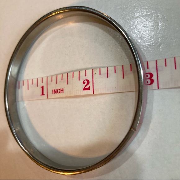 Art Deco Style Silver Tone and Pink Mother of Pearl Bangle Bracelet - Picture 5 of 6